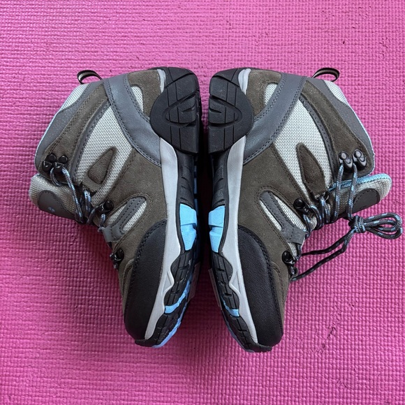 ๐ป BearPaw Gray Suede Hiking Boots - Wide ๐ป - Picture 5 of 16